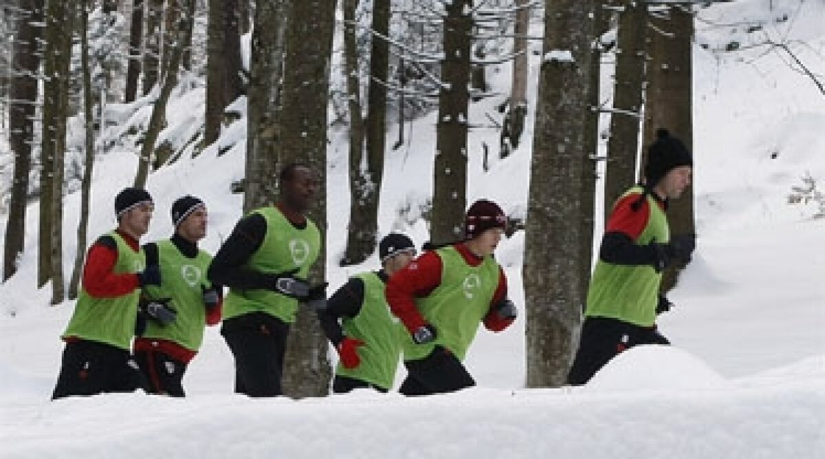 FOTO / Dinamoviştii sînt extenuaţi după antrenamentul printre troiene