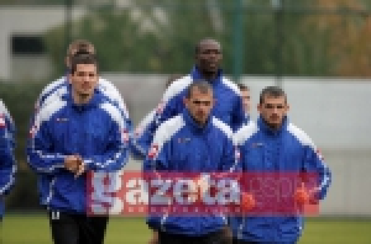 FOTO / Timişorenii au efectuat un antrenament dur, desfăşurat pe ploaie!