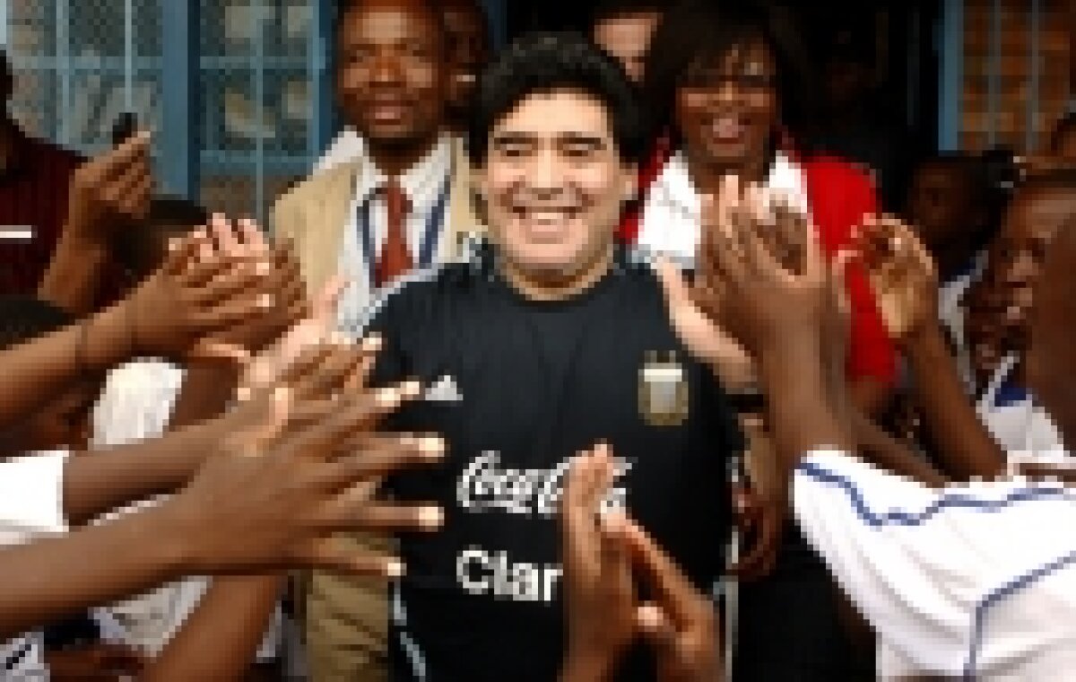 Maradona s-a dat în spectacol în Africa de Sud » "Bufonul Diego"