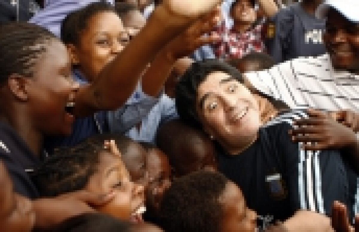 Maradona s-a dat în spectacol în Africa de Sud » "Bufonul Diego"