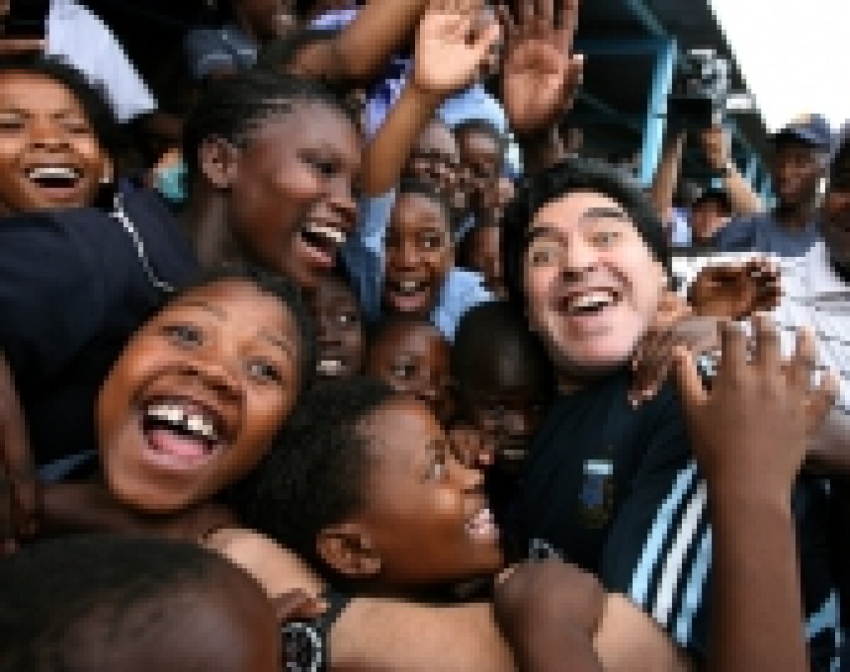 Maradona s-a dat în spectacol în Africa de Sud » "Bufonul Diego"
