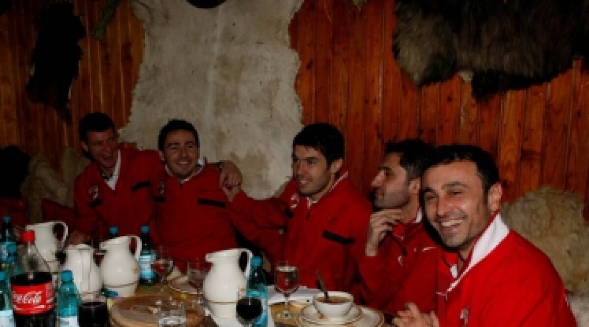 FOTO / Dinamoviștii au sărbătorit finalul cantonamentului la Stîna Turistică