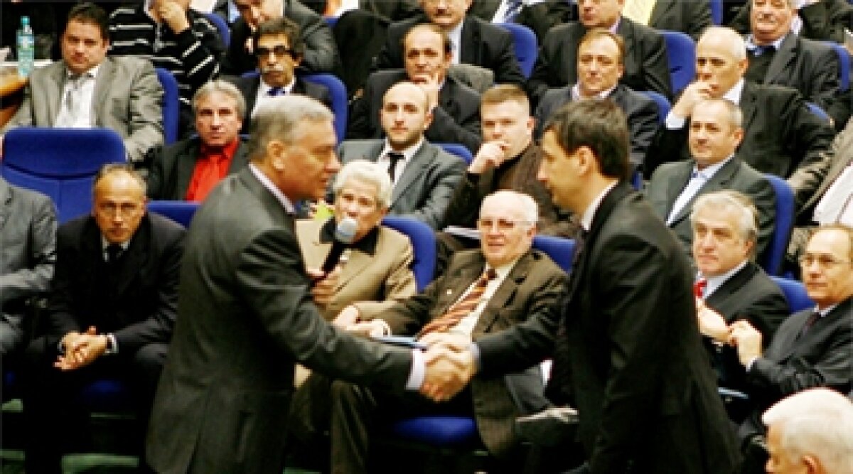 FOTO / Vezi imagini surprinse după realegerea lui Sandu!