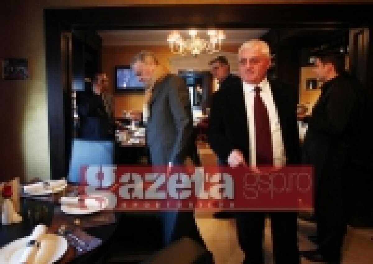 FOTO EXCLUSIV / Mircea Sandu a făcut cinste cu ocazia realegerii la şefia FRF