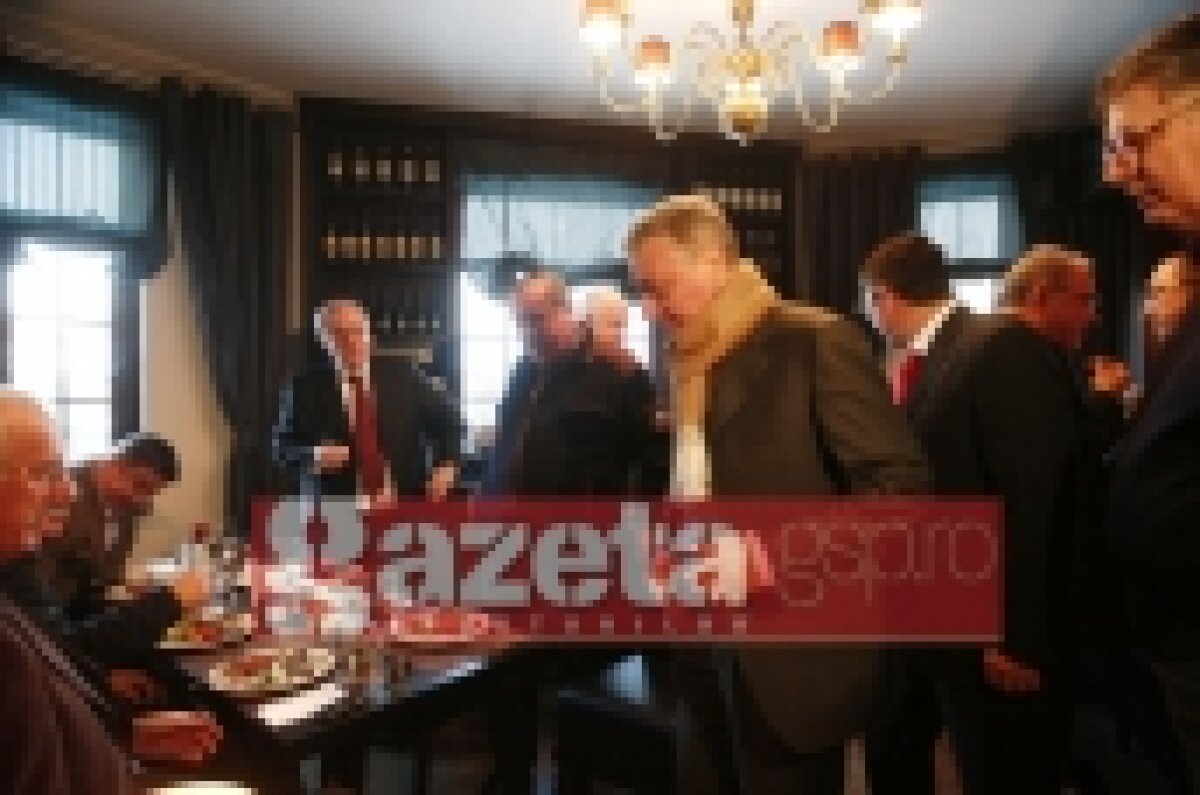 FOTO EXCLUSIV / Mircea Sandu a făcut cinste cu ocazia realegerii la şefia FRF