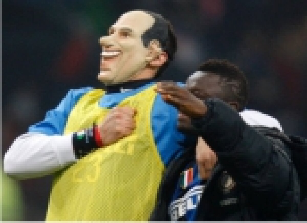 "Matrix" l-a ironizat pe Berlusconi » O mască rîde... Milan plînge