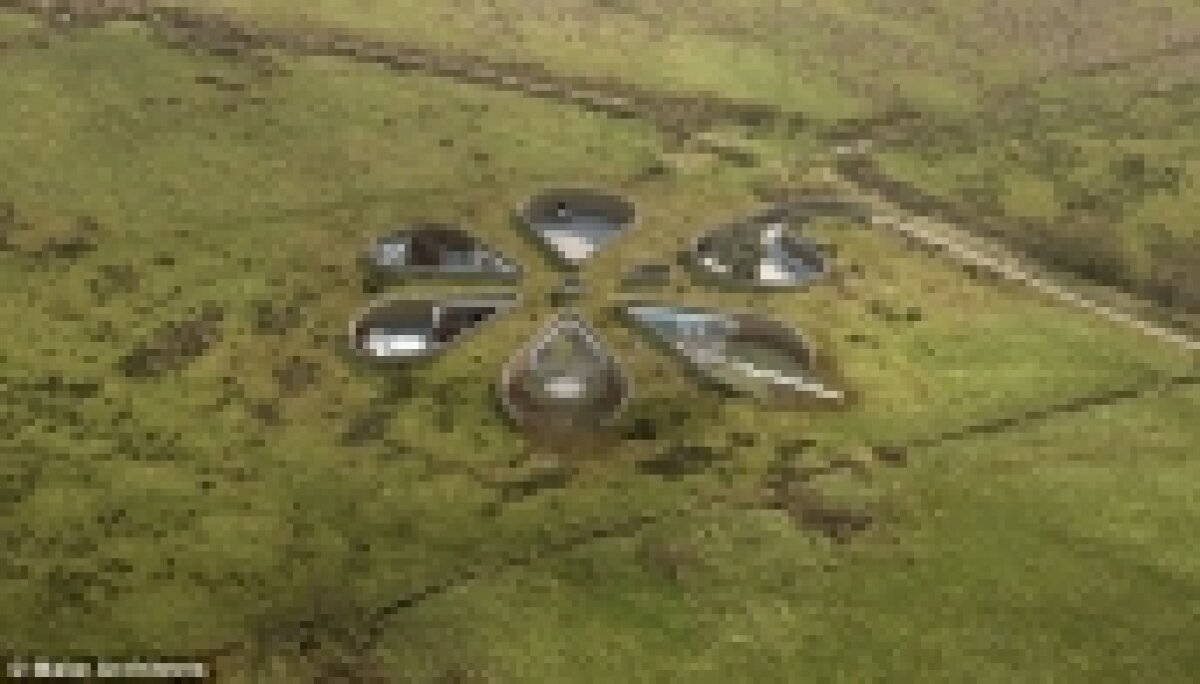 Gary Neville îşi face o casă-buncăr de 8 milioane de lire. Vezi cum arată construcţia!