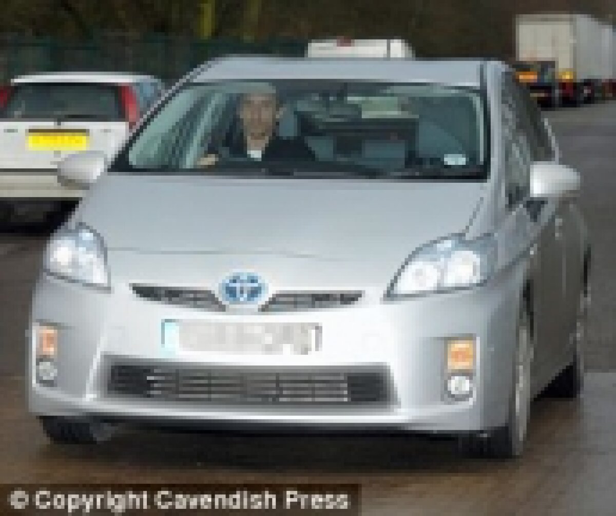 Gary Neville îşi face o casă-buncăr de 8 milioane de lire. Vezi cum arată construcţia!