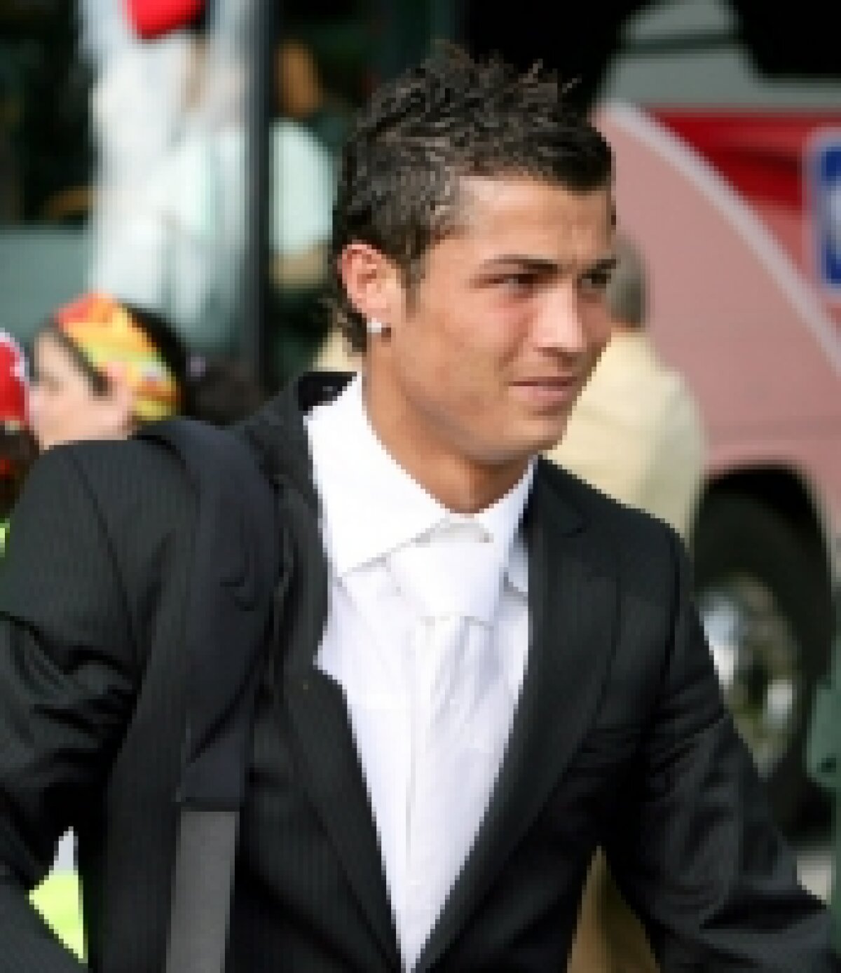 Este Cristiano Ronaldo lipsit de stil? Vezi cele mai ciudate apariţii ale "galacticului"!