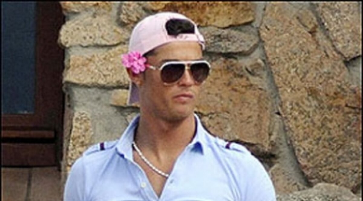 Este Cristiano Ronaldo lipsit de stil? Vezi cele mai ciudate apariţii ale "galacticului"!