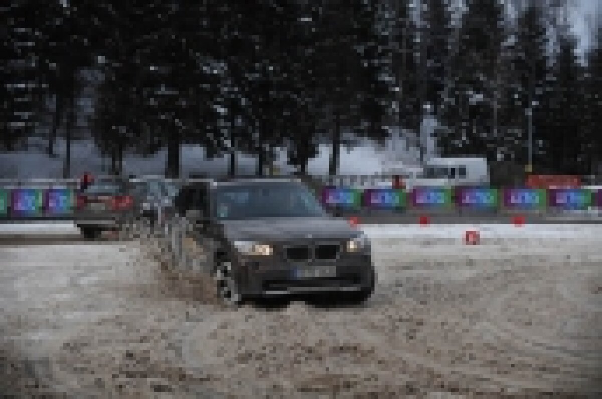 BMW şi-a pus la încercare toate modelele cu xDrive » De-a latul pe zăpadă