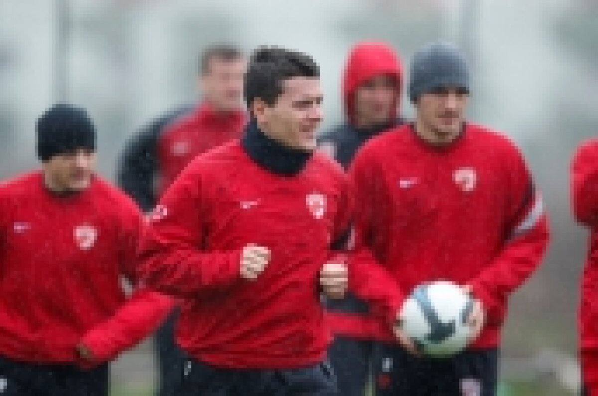 FOTO / Dinamoviştii sînt ghinionişti. Plouă torenţial în Antalya :S