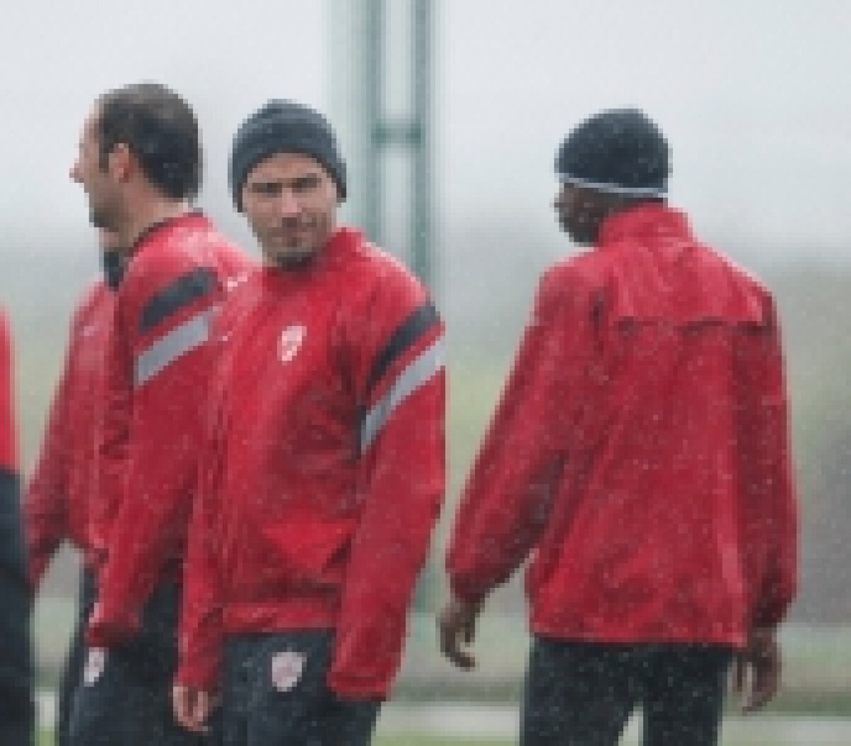 FOTO / Dinamoviştii sînt ghinionişti. Plouă torenţial în Antalya :S