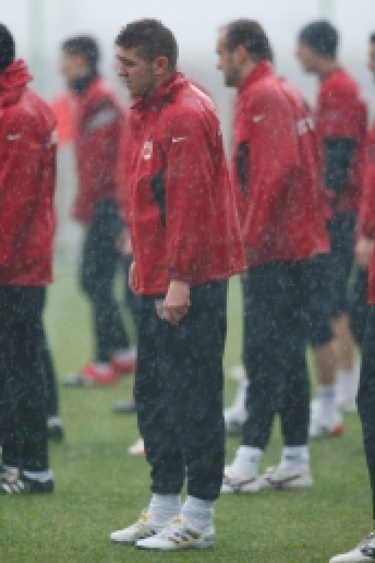 FOTO / Dinamoviştii sînt ghinionişti. Plouă torenţial în Antalya :S