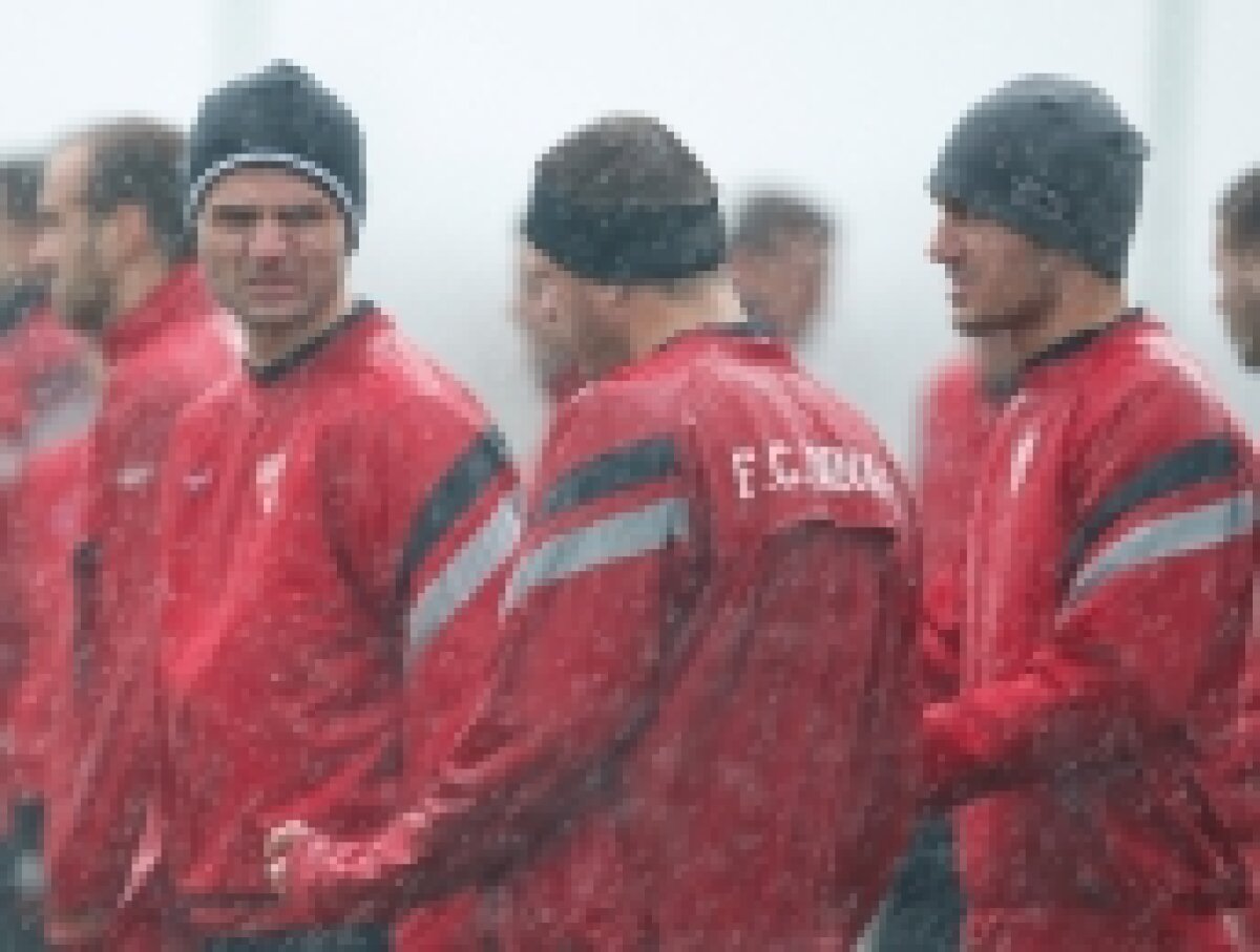 FOTO / Dinamoviştii sînt ghinionişti. Plouă torenţial în Antalya :S