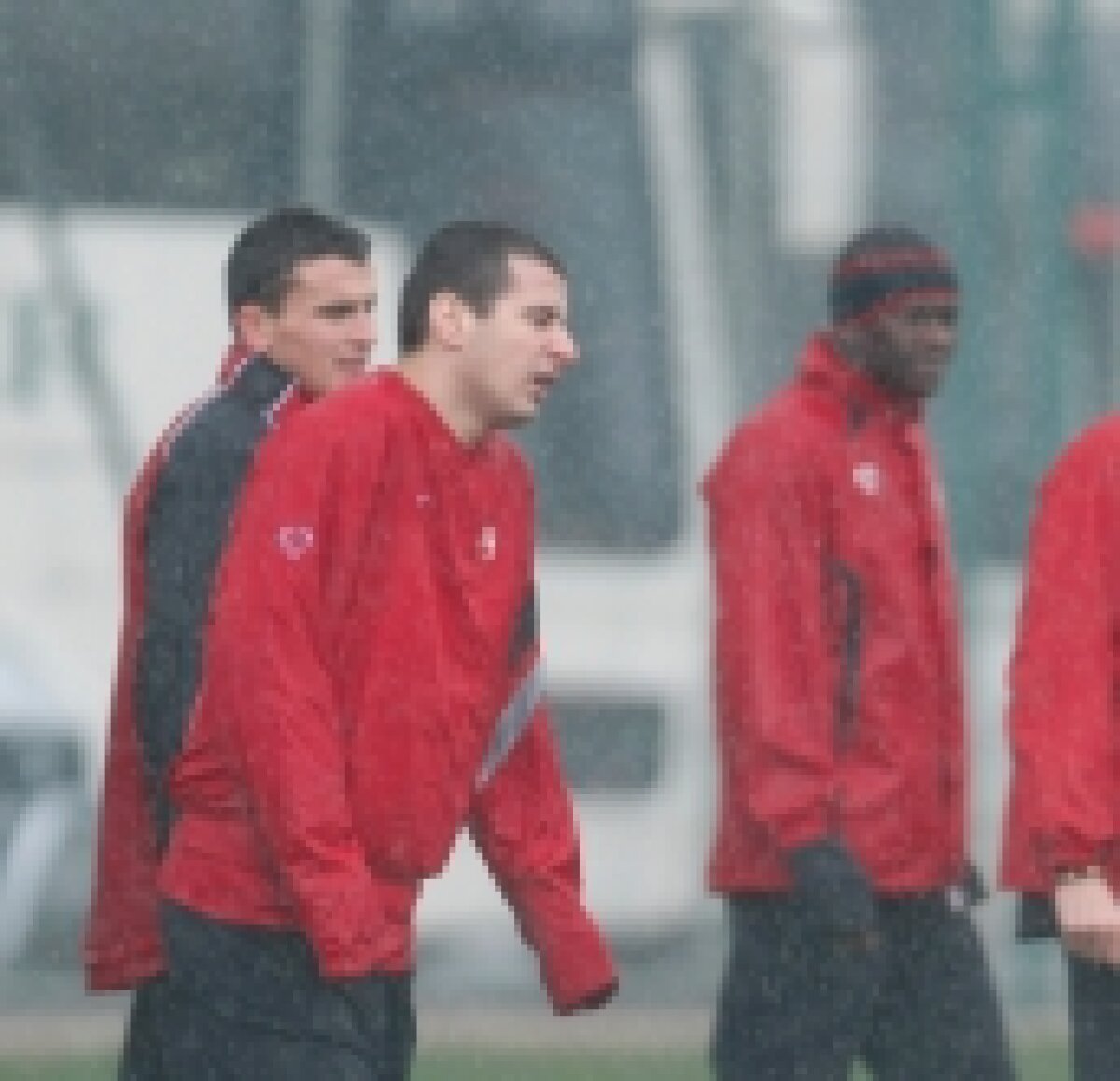 FOTO / Dinamoviştii sînt ghinionişti. Plouă torenţial în Antalya :S