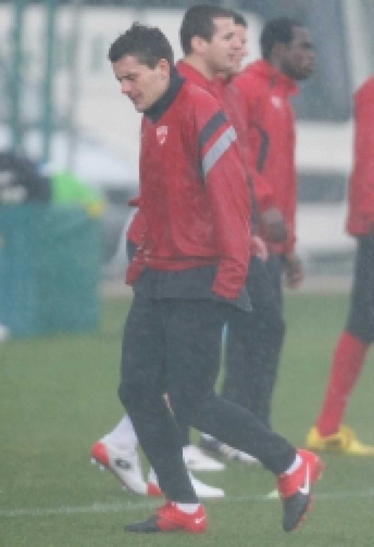 FOTO / Dinamoviştii sînt ghinionişti. Plouă torenţial în Antalya :S