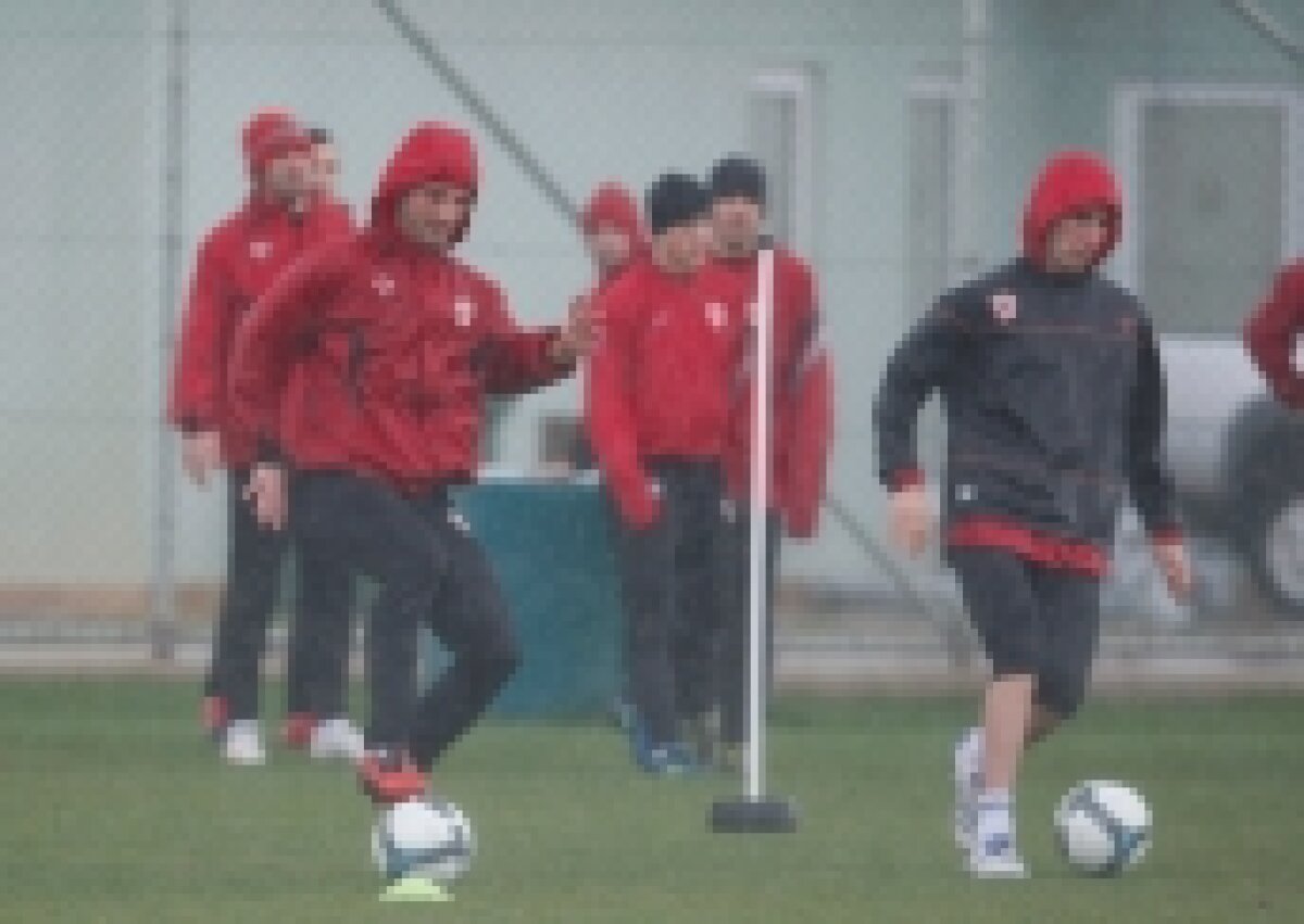 FOTO / Dinamoviştii sînt ghinionişti. Plouă torenţial în Antalya :S