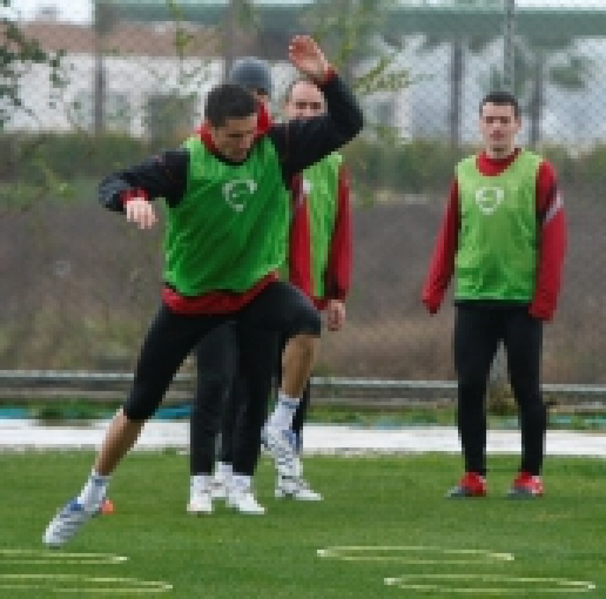 FOTO / Dinamoviştii sînt ghinionişti. Plouă torenţial în Antalya :S