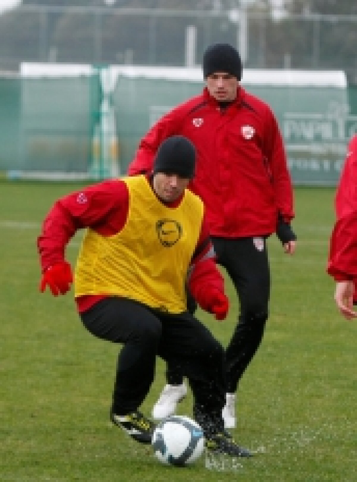 FOTO / Dinamoviştii sînt ghinionişti. Plouă torenţial în Antalya :S