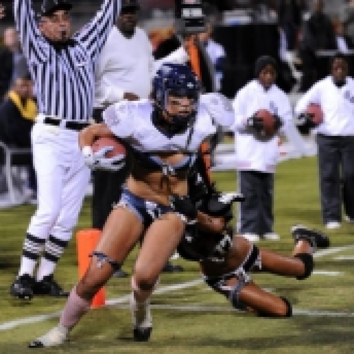 FOTO / Fotbal american în lenjerie intimă
