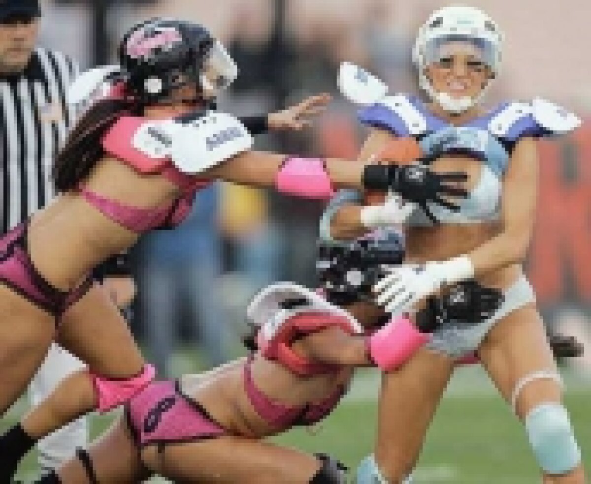 FOTO / Fotbal american în lenjerie intimă