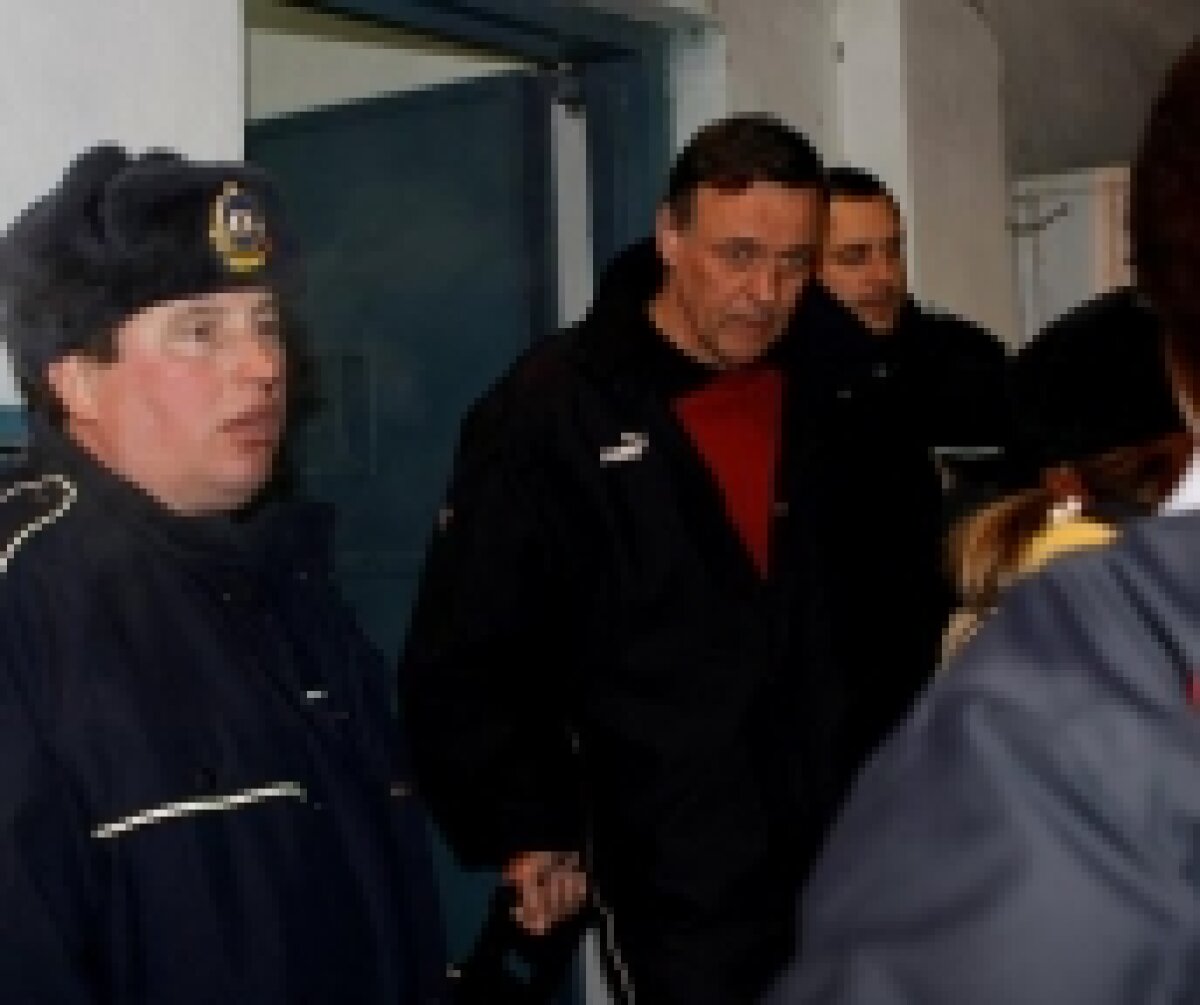 Constantin şi Penescu au părăsit Penitenciarul Mărgineni! Vezi imagini!