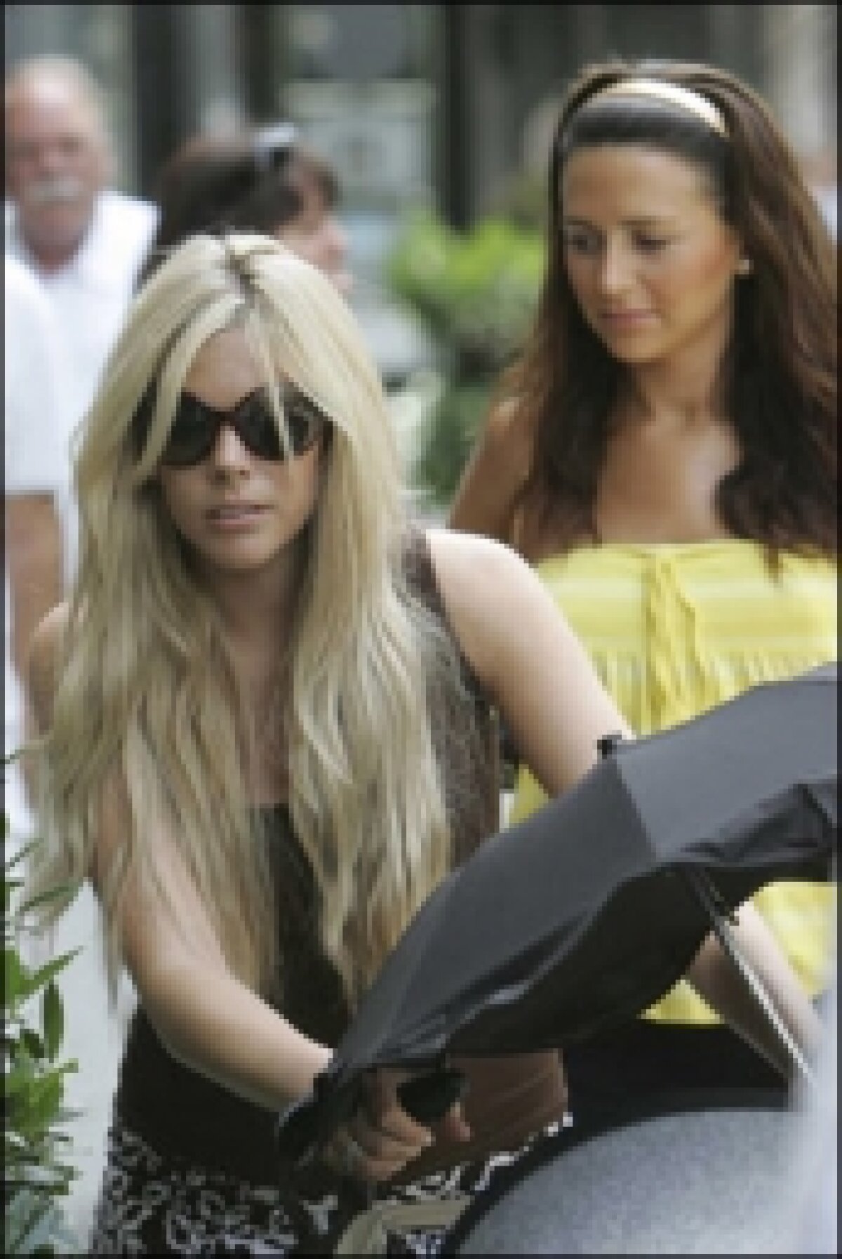 Scandal între WAGs: Toni Terry a confruntat-o pe amanta soţului la telefon!