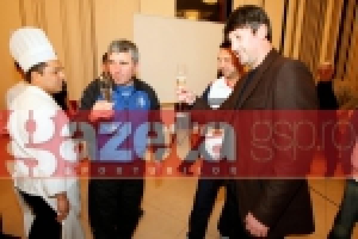 FOTO » Hagi, sărbătorit de fotbaliştii de la academia sa