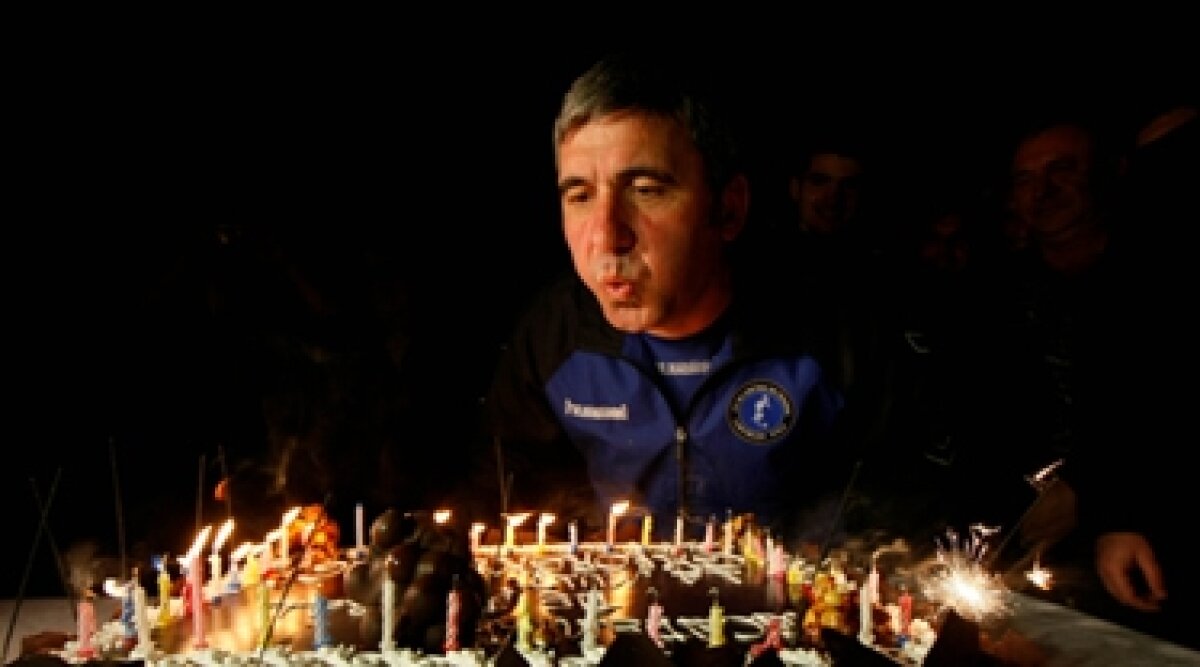 "Regele" Hagi a împlinit 45 de ani » The King's Party