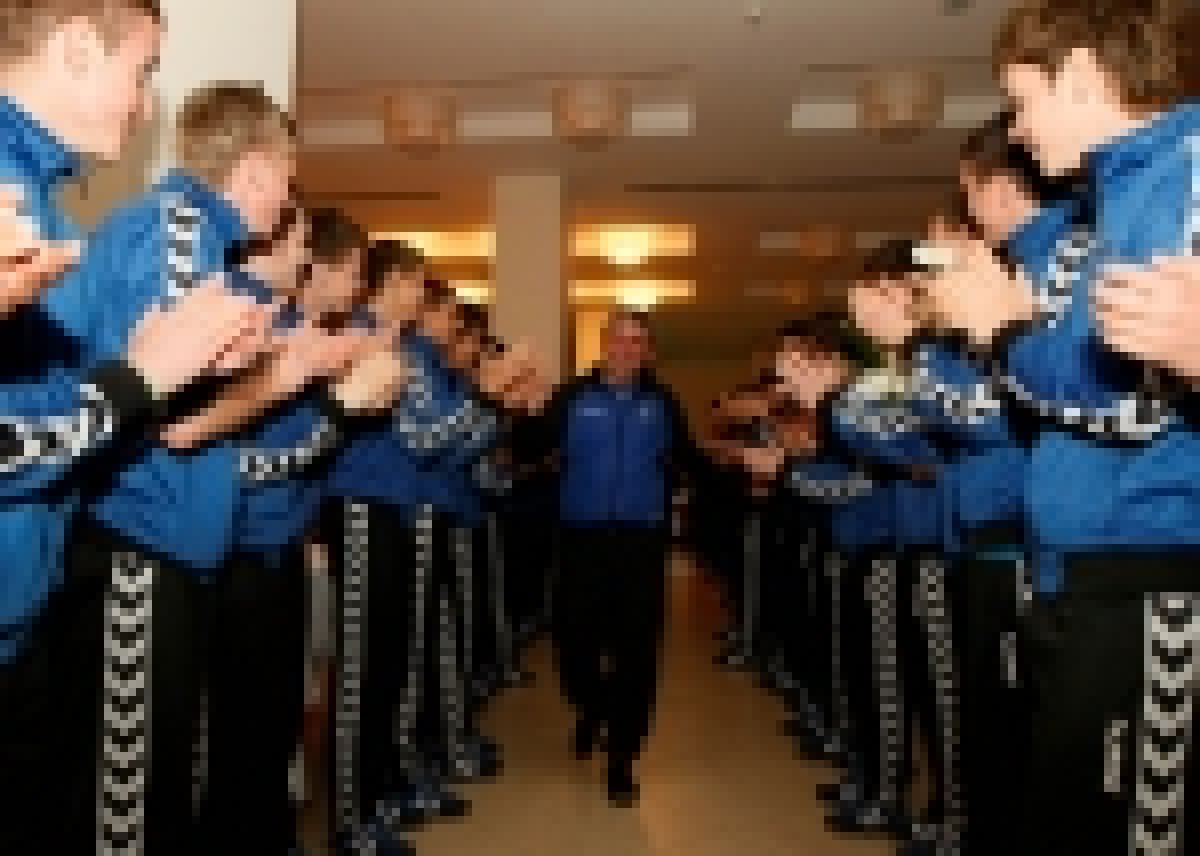 "Regele" Hagi a împlinit 45 de ani » The King's Party