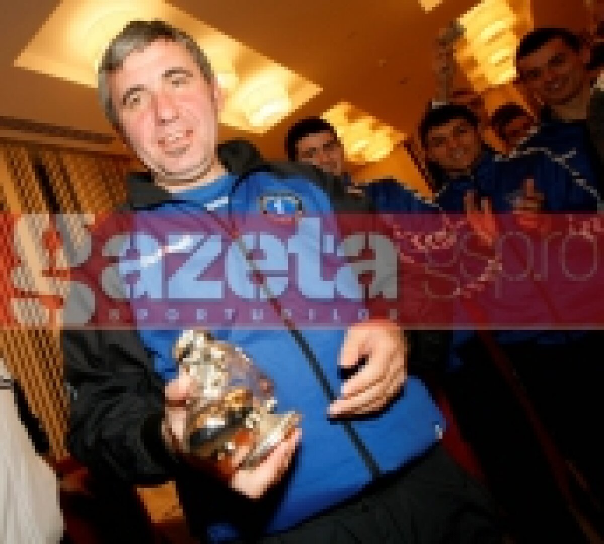 "Regele" Hagi a împlinit 45 de ani » The King's Party