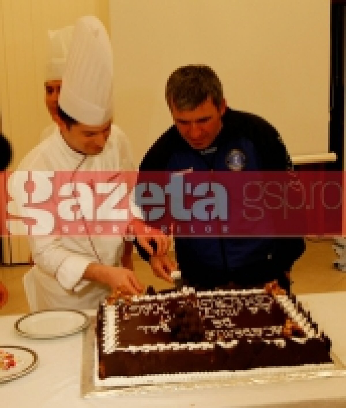 "Regele" Hagi a împlinit 45 de ani » The King's Party