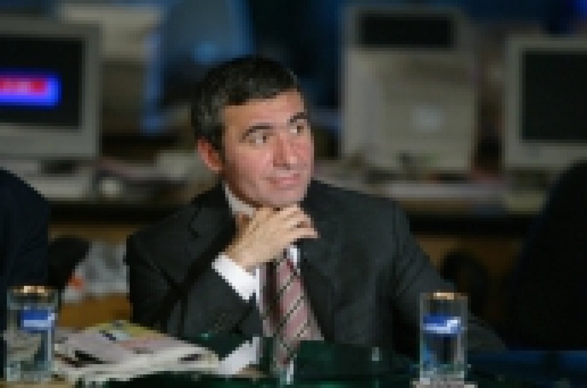 FOTO » Viaţa lui Gică Hagi, în 145 de imagini