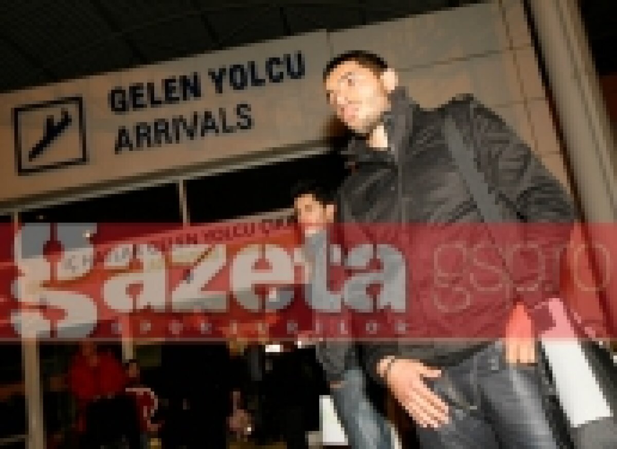 FOTO » Vezi imagini cu sosirea lui Parpas în cantonamentul Stelei!