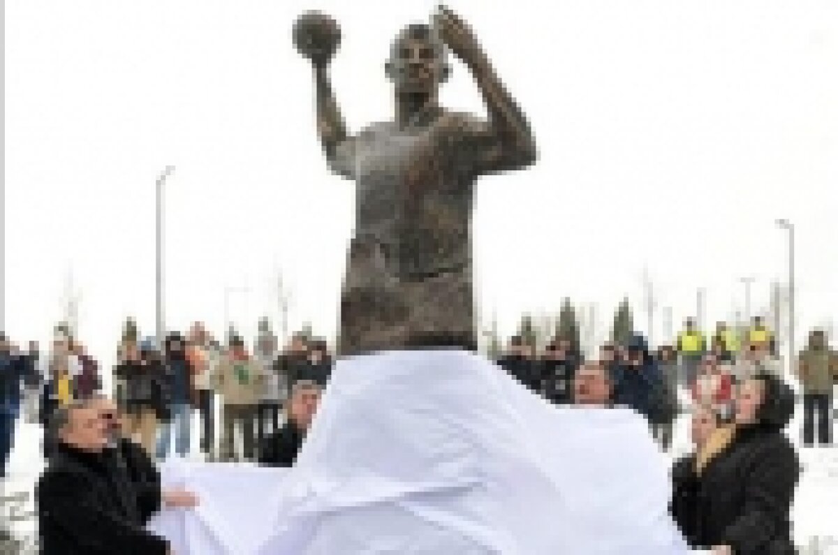 FOTO » Monumentul în memoria lui Marian Cozma a fost dezvelit astăzi la Veszprem