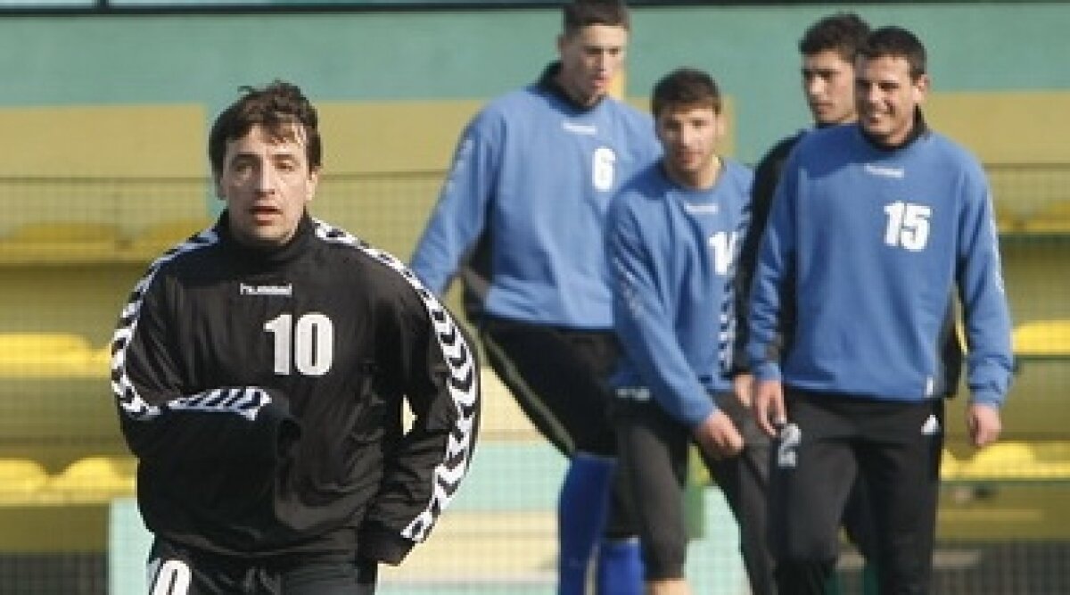 Florentin Dumitru s-a reapucat de fotbal » "Micul Beckham" e coleg cu Odoroabă