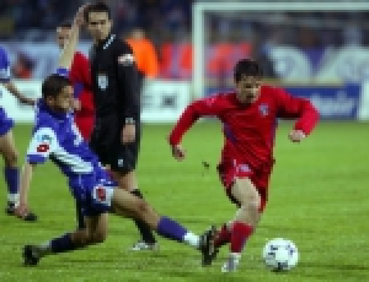 Florentin Dumitru s-a reapucat de fotbal » "Micul Beckham" e coleg cu Odoroabă