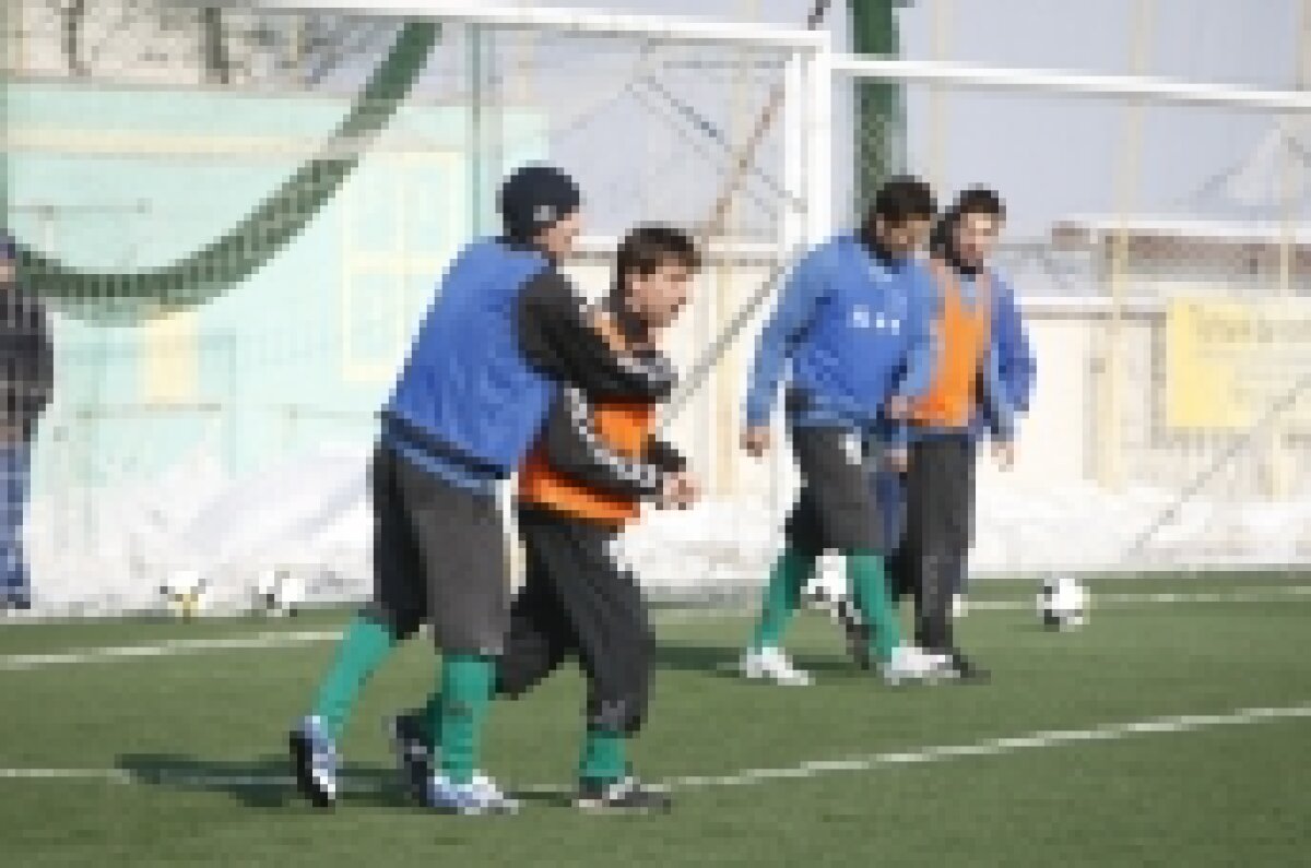 Florentin Dumitru s-a reapucat de fotbal » "Micul Beckham" e coleg cu Odoroabă