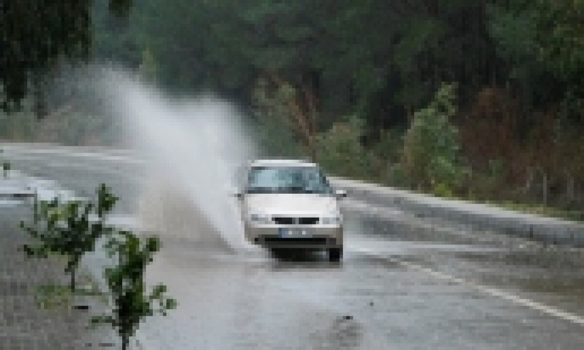 Echipele din Liga I au fugit în Antalya de zăpezi dar au dat de o furtună înfricoşătoare