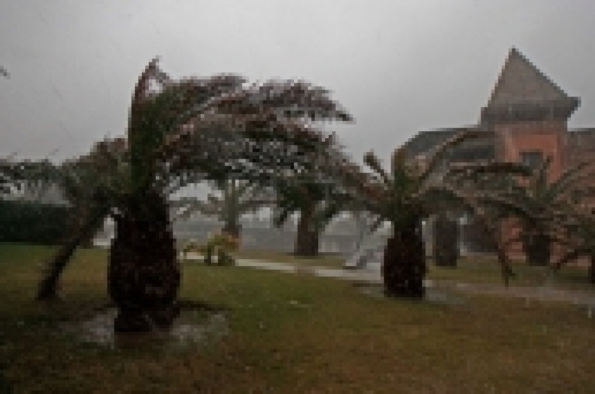 Echipele din Liga I au fugit în Antalya de zăpezi dar au dat de o furtună înfricoşătoare