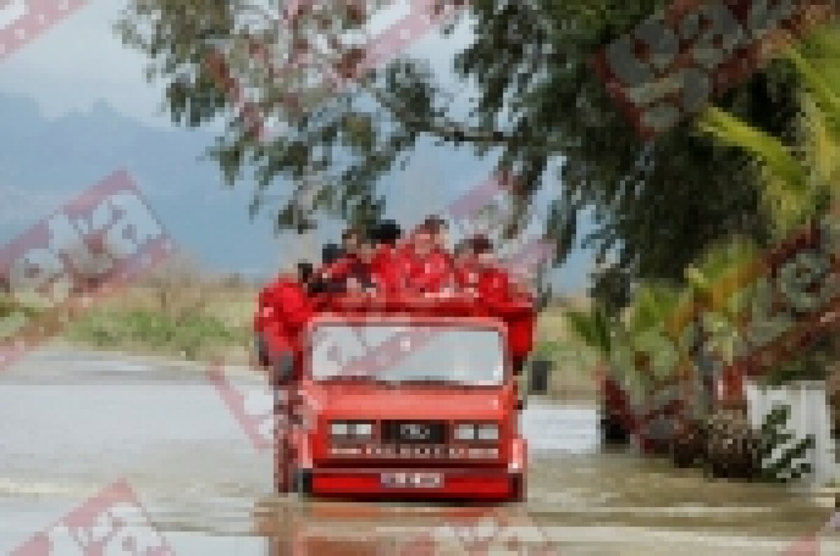 Dinamoviştii au ajuns la antrenament cu un camion! » "Cîini" acvatici :D