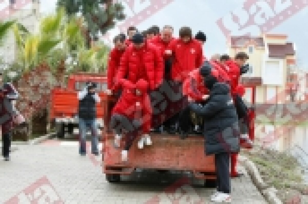 Dinamoviştii au ajuns la antrenament cu un camion! » "Cîini" acvatici :D