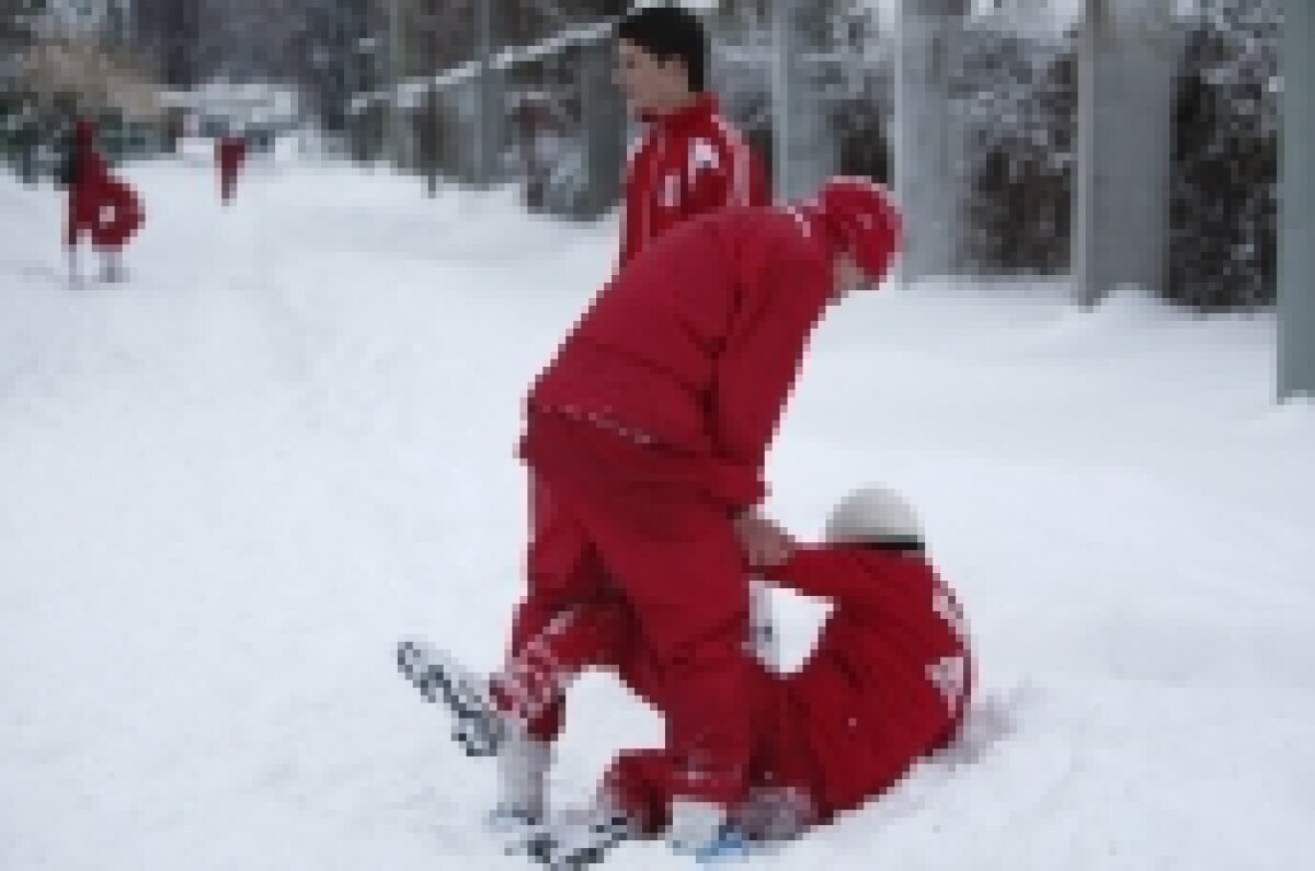 Vezi o galerie foto cu bucuria în zăpadă a micilor dinamovişti!