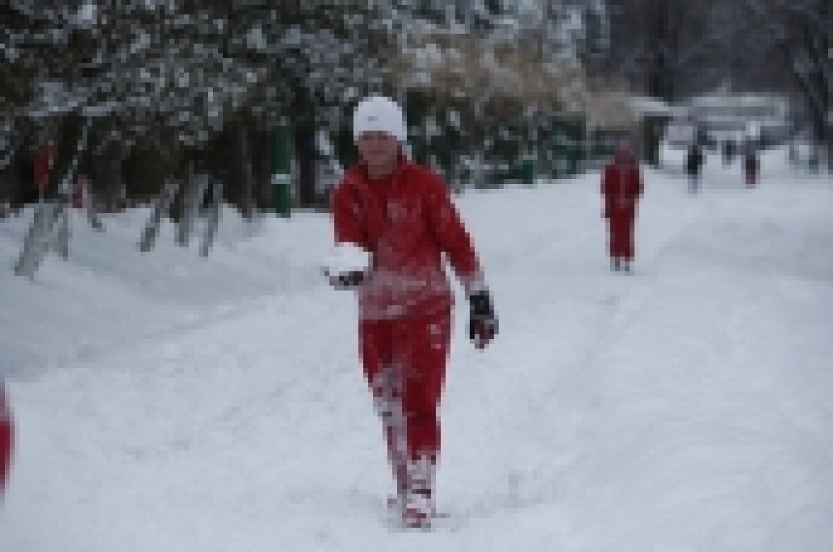 Vezi o galerie foto cu bucuria în zăpadă a micilor dinamovişti!