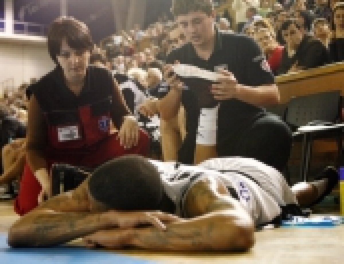 FOTO / David Lawrence are ruptură a ligamentului încrucişat anterior la genunchiul drept