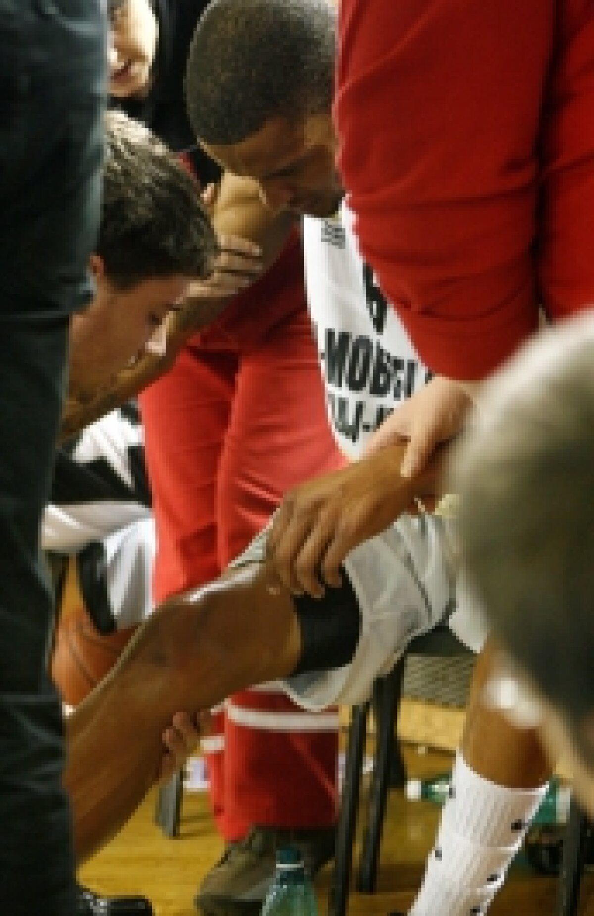 FOTO / David Lawrence are ruptură a ligamentului încrucişat anterior la genunchiul drept