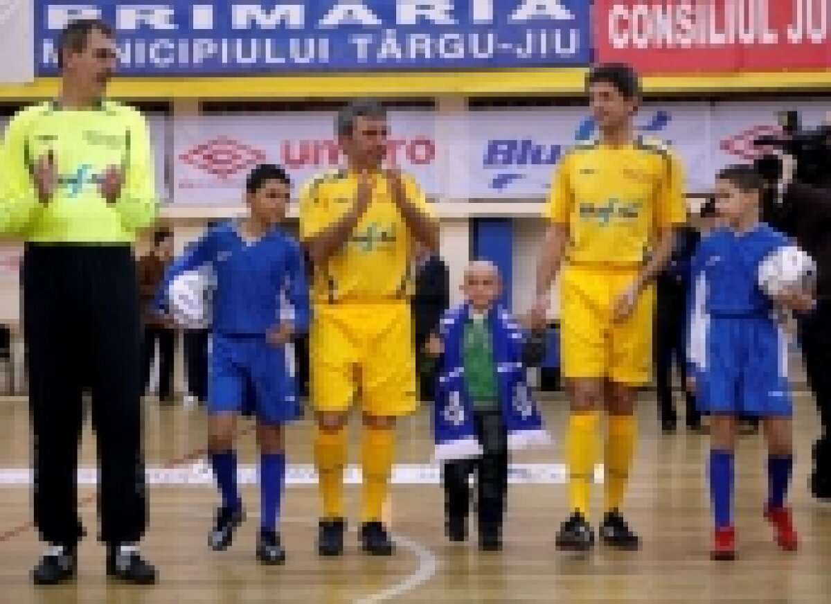 FOTO / "Generaţia de Aur" s-a reunit şi a jucat un meci caritabil