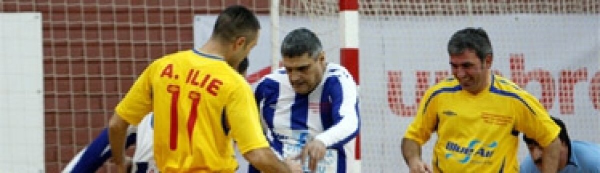 FOTO / "Generaţia de Aur" s-a reunit şi a jucat un meci caritabil