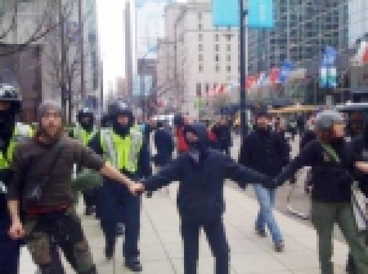 FOTO » Incidente în centrul oraşului Vancouver, în prima zi a Jocurilor Olimpice